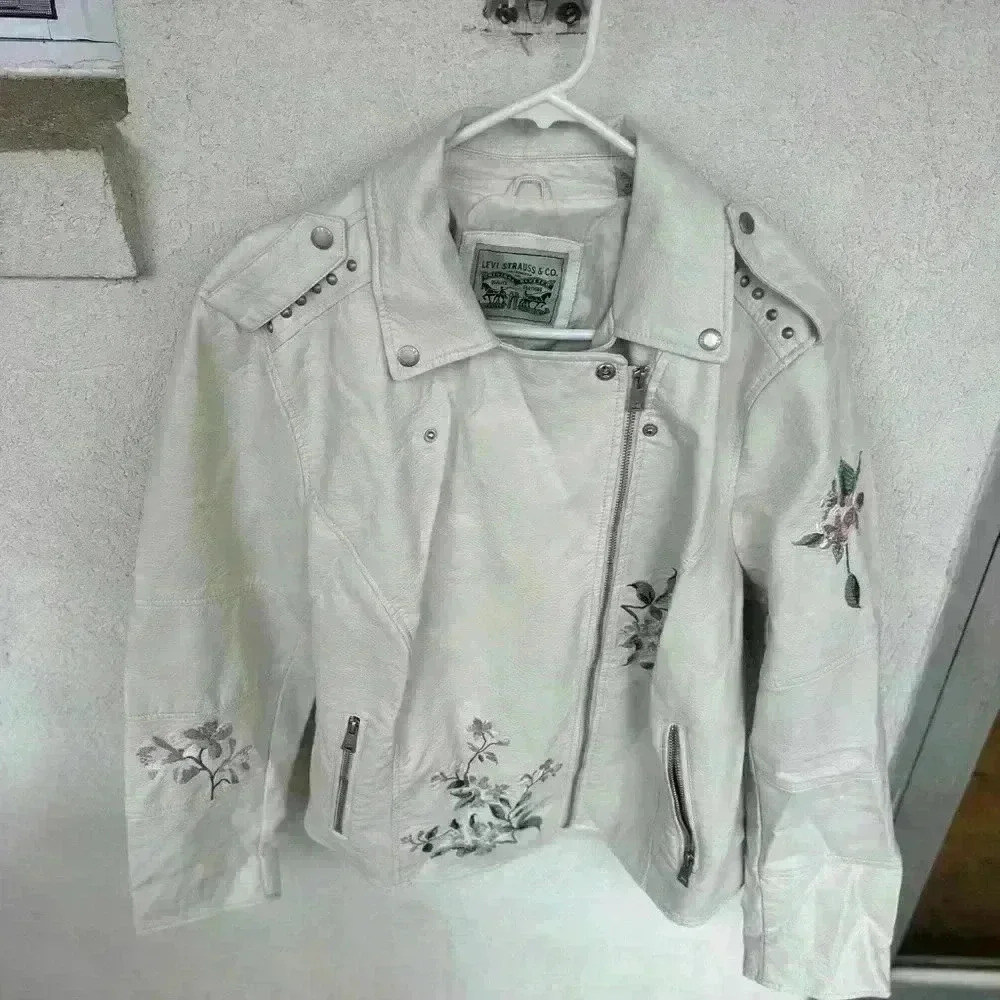 Levi's Women's White Floral Embroidered Jacket - Picture 10 of 15
